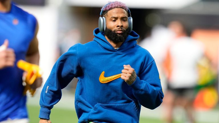 Odell Beckham Jr. warms up before Super Bowl 56. (Lynne Sladky/AP Photo)