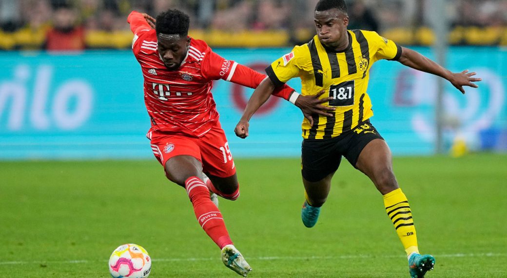 Canada’s Alphonso Davies leaves Bundesliga match with possible hamstring injury