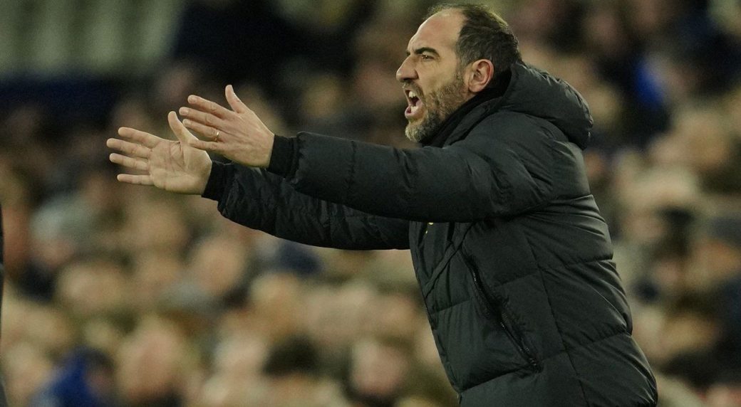 Coach Stellini leaves Tottenham, Mason in charge