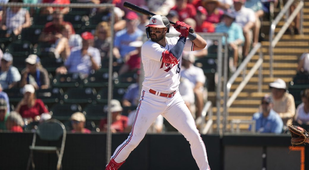 Twins place Gallo on injured list with intercostal strain