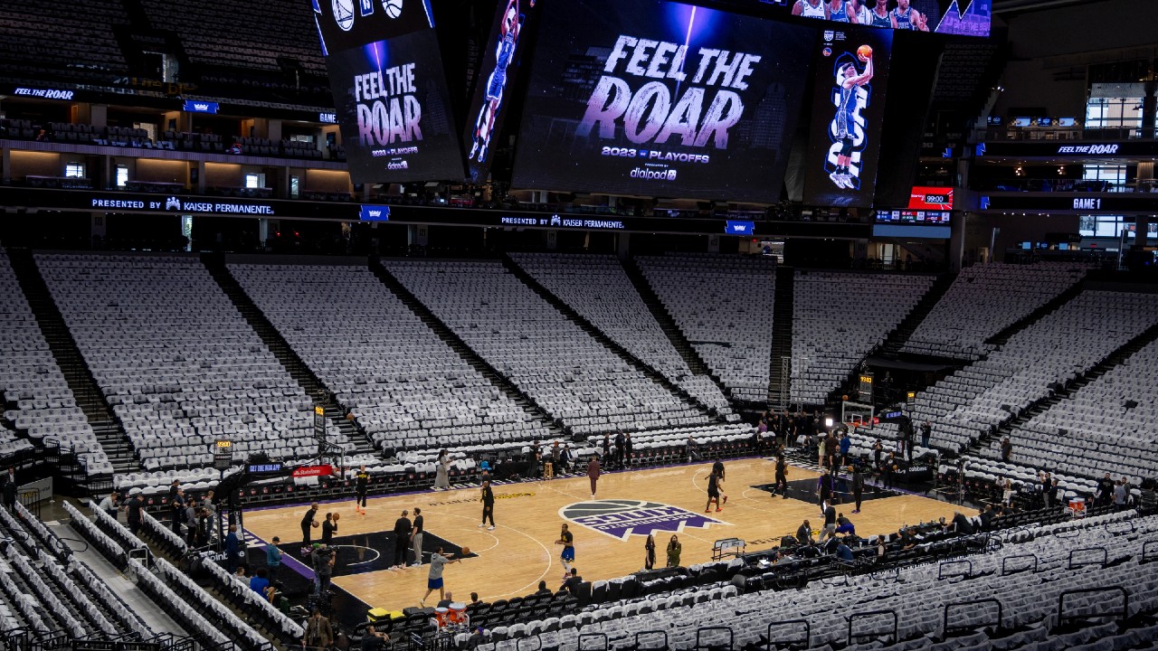 Kings, rapper E-40 cite 'misunderstanding' for ejection - Sportsnet.ca