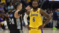 Grizzlies’ Brooks ejected after hitting Lakers’ LeBron James in groin area