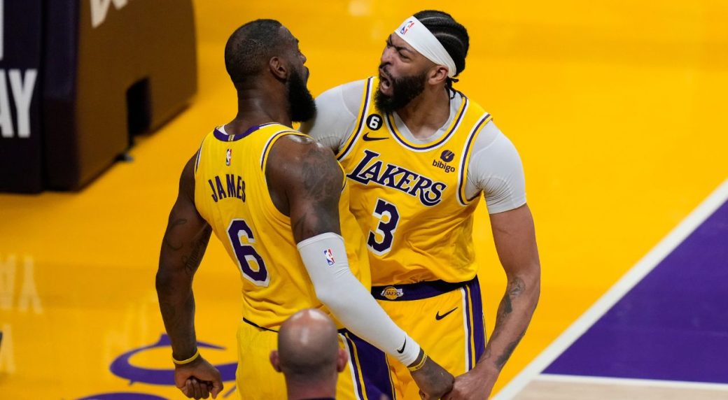Lakers' Anthony Davis sitting out vs. Hawks, LeBron James in the lineup