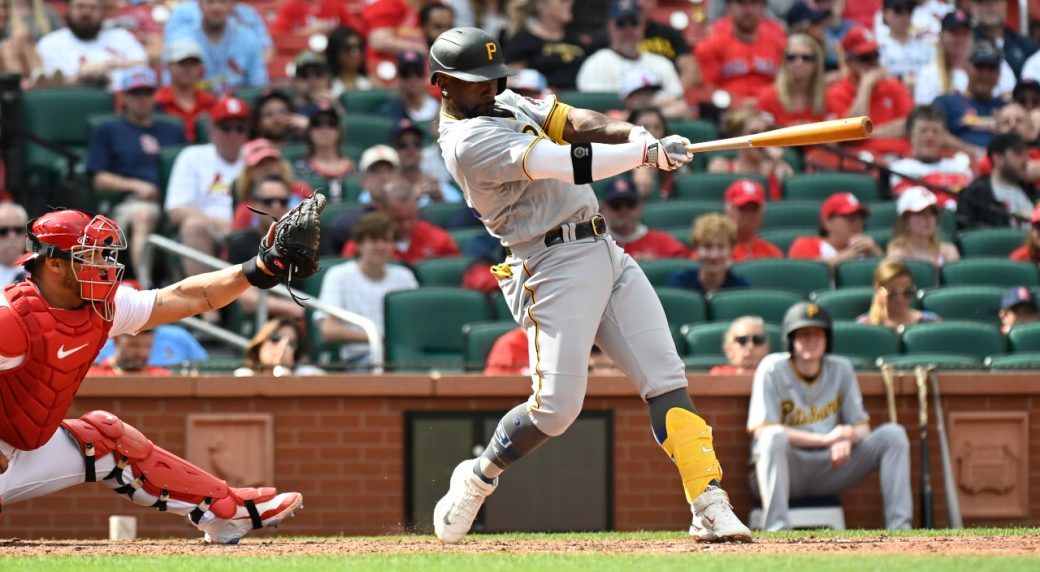 MLB Roundup: McCutchen lifts Pirates over Cardinals, Yankees crush Twins