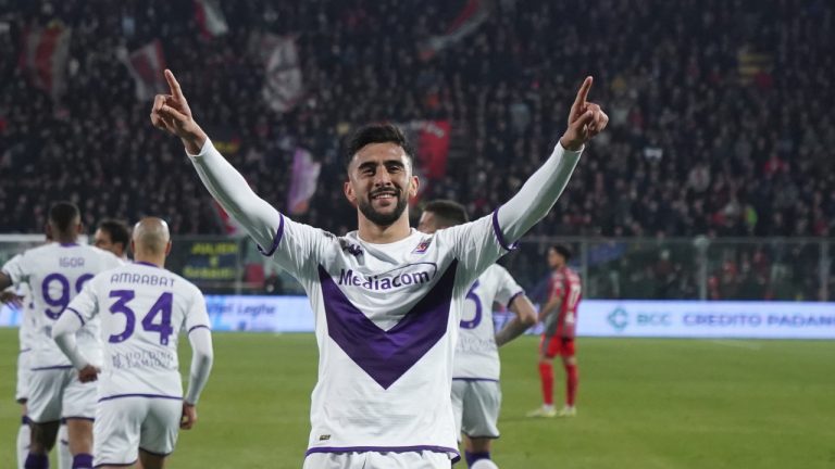 Fiorentina's Nicolas Gonzalez celebrates after scoring to 2-0 during the Italian Cup, first-leg, semifinal soccer match between Cremonese and Fiorentina at the Giovanni Zini stadium in Cremona, Italy, Wednesday, April 5, 2023. (Spada/LaPresse via AP)