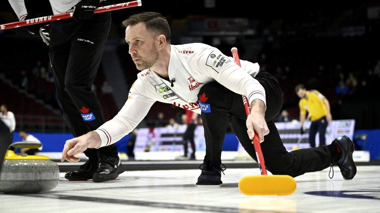 Canadas Gushue splits games, qualifies for playoffs at worlds