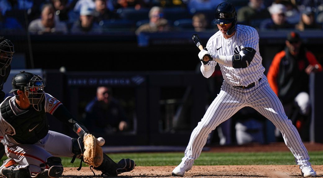 Yankees’ Donaldson hurts hamstring, leaves after 2nd inning