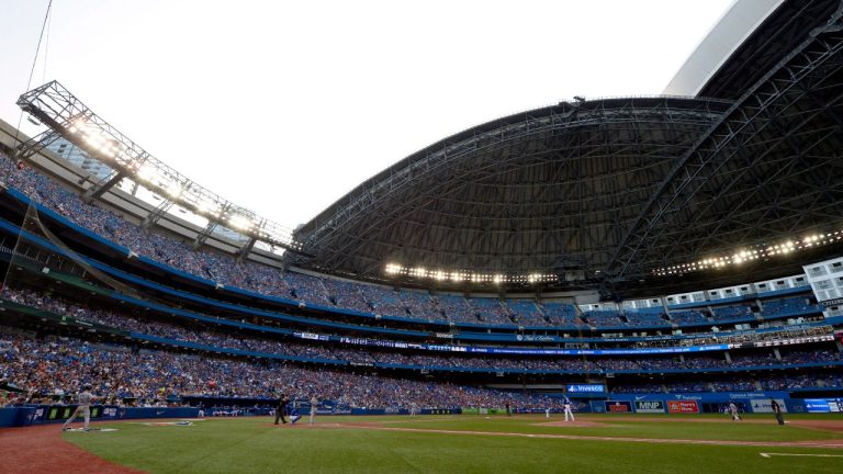 The roof of Rogers Centre begins closing during the seventh inning of MLB baseball action between the Toronto Blue Jays and the Tampa Bay Rays, in Toronto on Saturday, August 11, 2018 in Toronto. (Jon Blacker/THE CANADIAN PRESS)