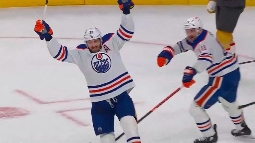 Penguins fan throws jersey on the ice, Leon Draisaitl throws it