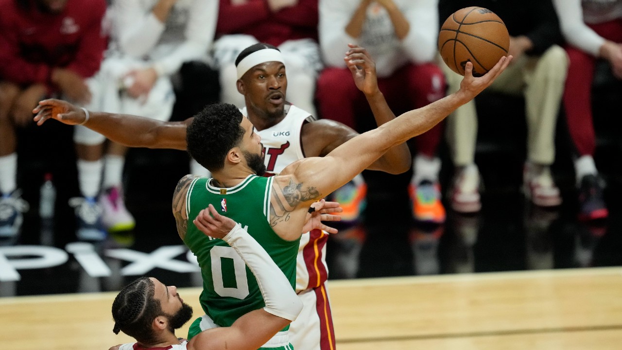 Tatum has 34 as Celtics avoid sweep with win over Heat in Game 4