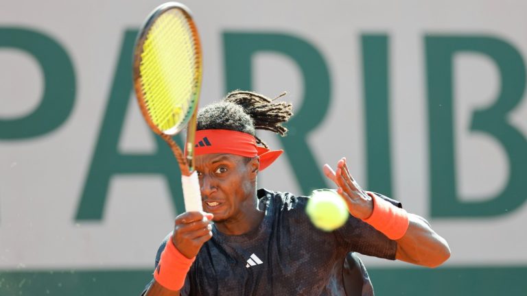 Sweden's Mikael Ymer plays a shot against Italy's Lorenzo Musetti during their first round match of the French Open tennis tournament at the Roland Garros stadium in Paris, Sunday, May 28, 2023. (Jean-Francois Badias/AP)