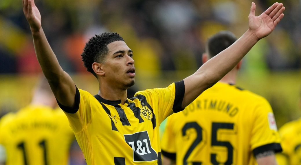 Bundesliga Roundup: Dortmund sends Bayern message with rout of Wolfsburg