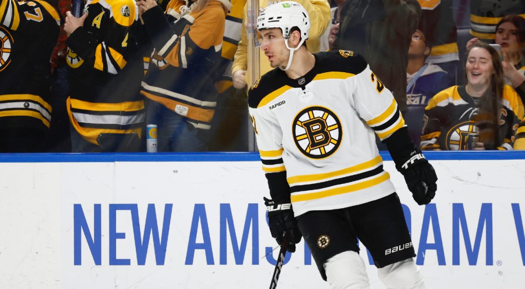 NHL player Hathaway makes clean grab of foul ball at Fenway Park