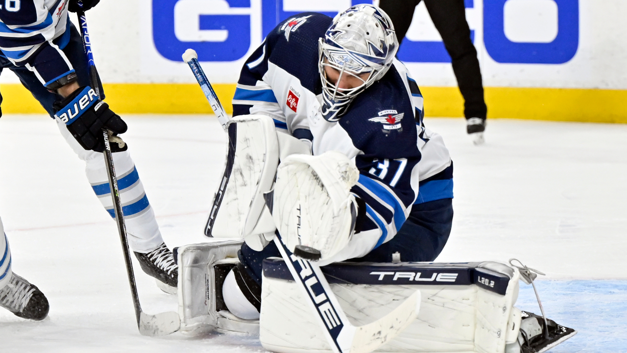 Connor hellebuyck хоккеист. Коннор хеллебайк. Connor hellebuyck. Connor hellebuyck хоккеист. Коннор хеллебайк виннипег.