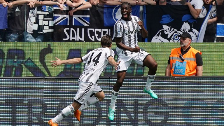 Juventus' Samuel Iling-Junior celebrates scoring during the Serie A soccer match between Atalanta and Juventus at Gewiss Stadium, Bergamo, Italy, Sunday May 7, 2023. (Spada/LaPresse via AP)