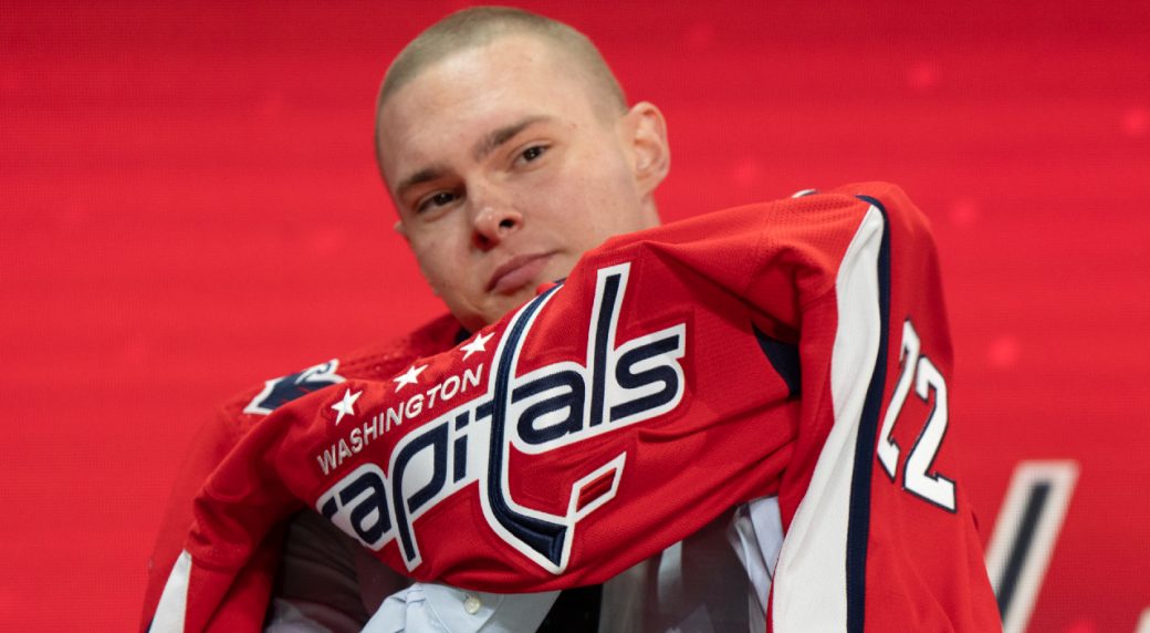 Capitals player wins a fight with his jersey over his head