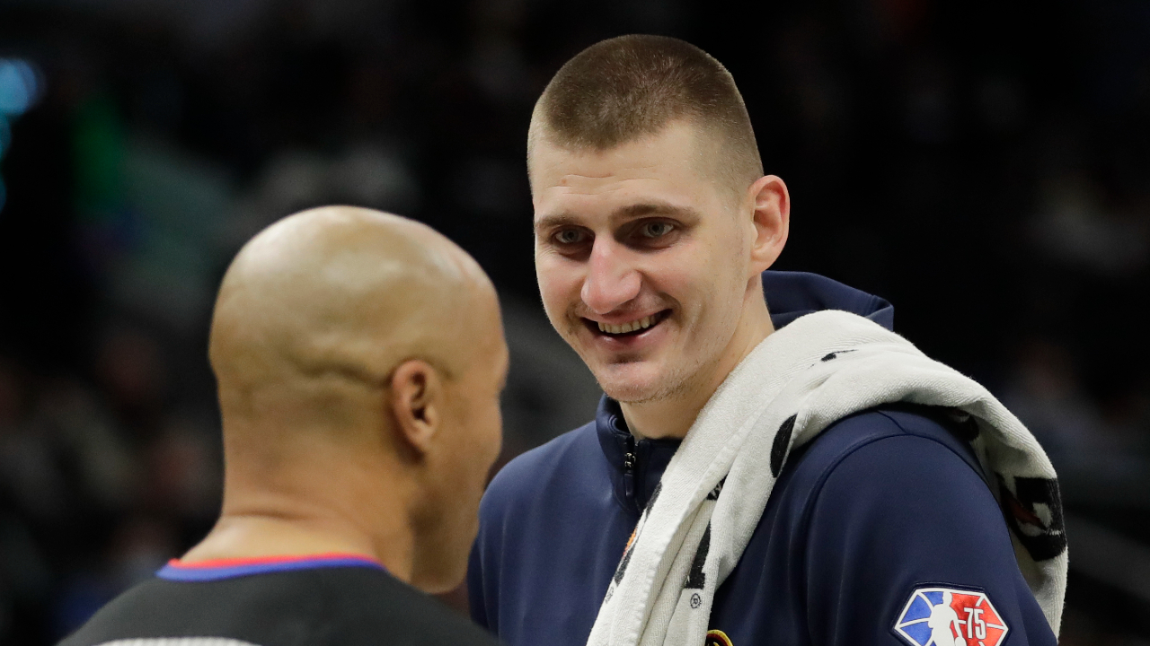 Jokic extends olive branch, basketball to Suns owner Ishbia before