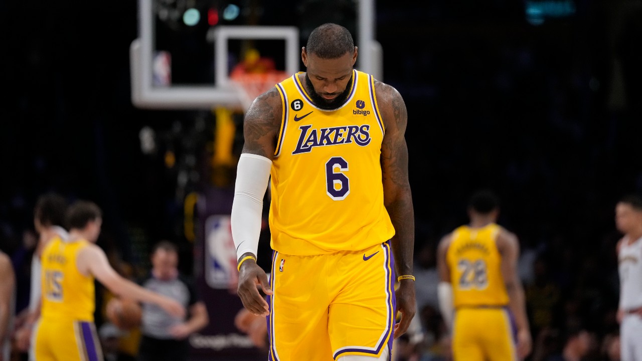 LeBron James Expected to Miss Significant Time Due to Foot Injury -  Blazer's Edge