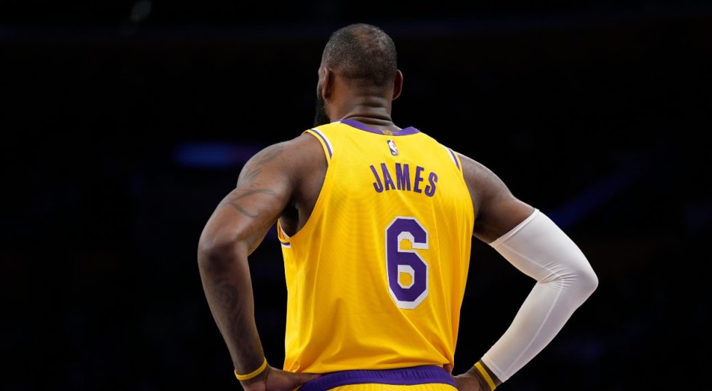 LeBron James returns for season-ending push with Lakers