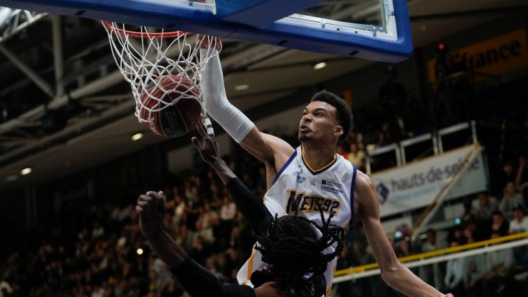 Boulogne-Levallois' Victor Wembanyama dunks during the Elite basketball match Boulogne-Levallois against Paris at the Palais de Sports Marcel Cerdan stadium in Levallois-Perret, outside Paris, Tuesday, May 16, 2023. Wembanyam is projected to be the first overall pick in the 2023 NBA draft. (AP)