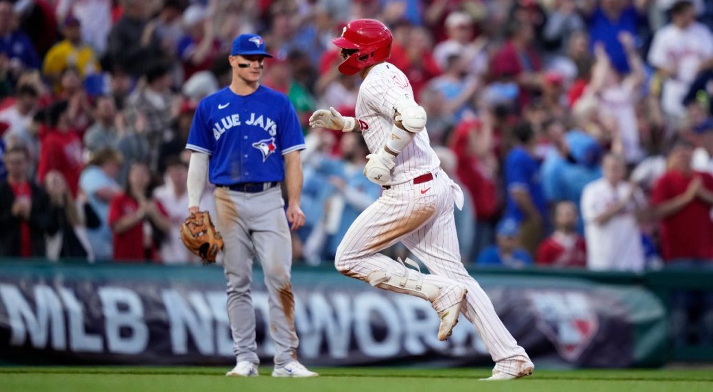 Manoah struggles again, Blue Jays sloppy in loss to Phillies