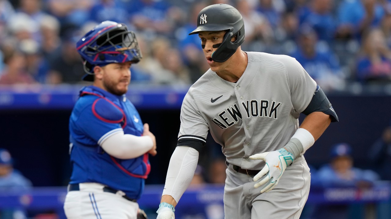 Aaron Judge explains 'unusual' side eye right before home run vs. Blue  Jays: 'Lot of chirping from our dugout