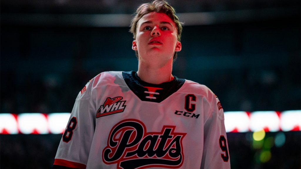 VIDEO: Sold-out crowd watches Connor Bedard lead Regina Pats to