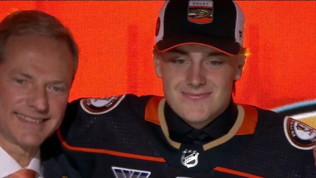Ducks select Leo Carlsson with No. 2 overall pick in 2023 NHL Draft
