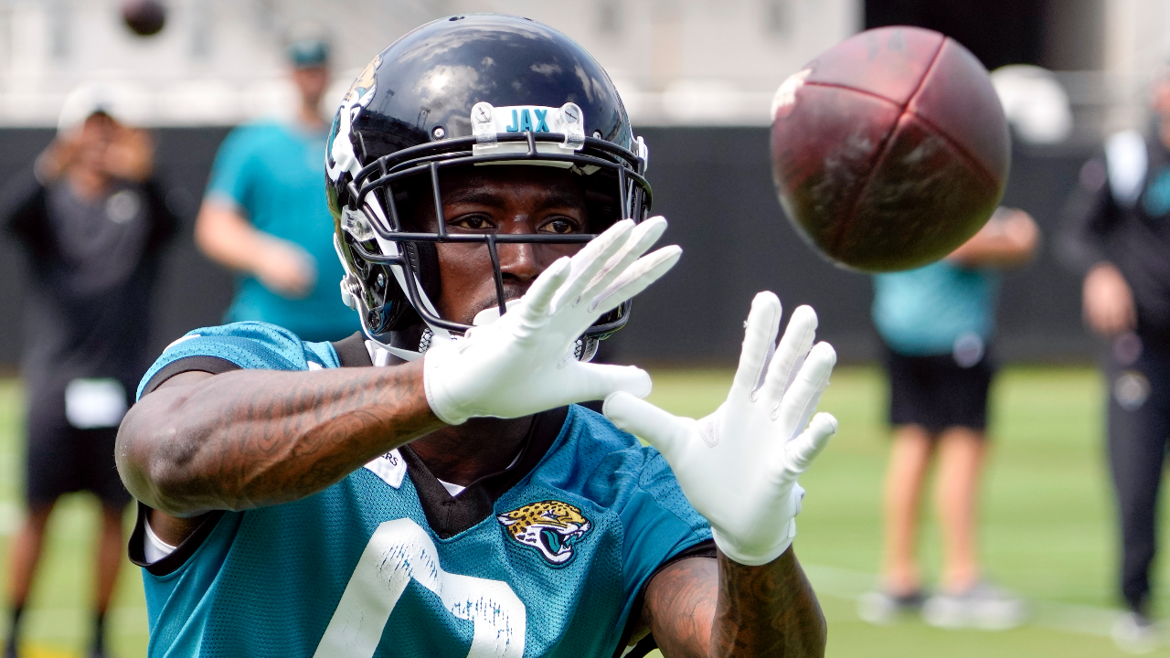 Ridley has 2 catches in 1st game in almost 2 years as Jags get 28