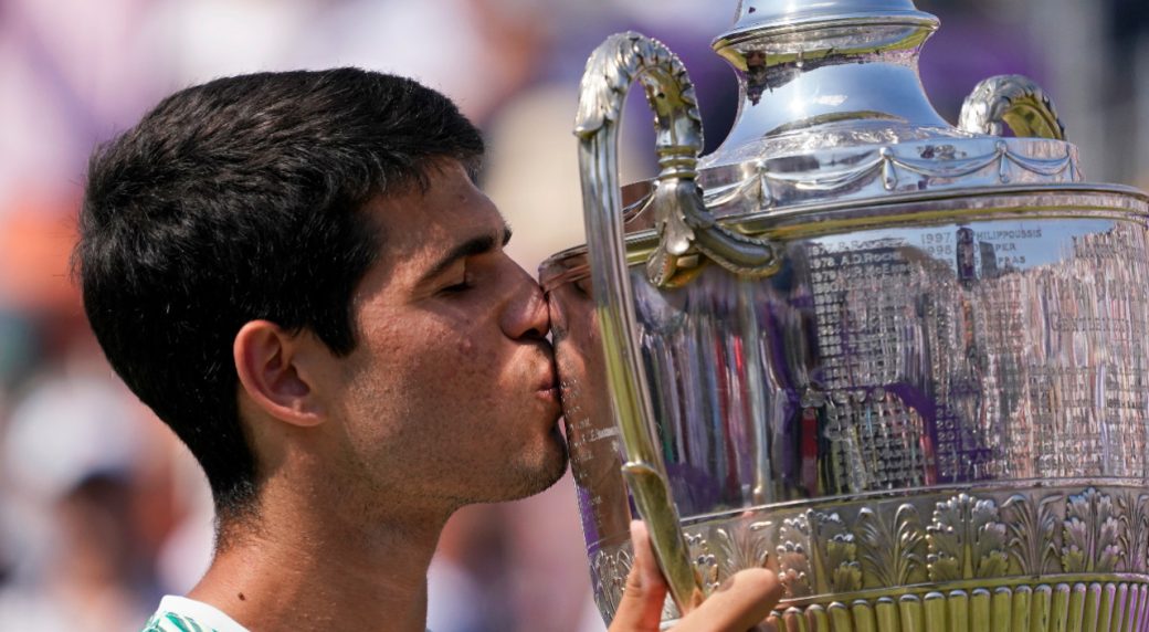 Alcaraz wins Queen’s Club final for first title on grass ahead of