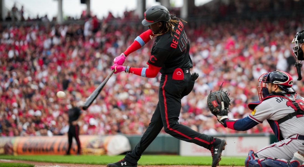 Reds beat Braves for 12th straight win as Votto, De La Cruz dominate