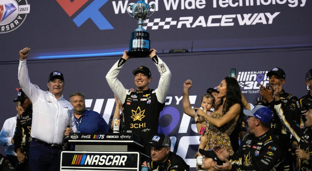Kyle Busch holds off Denny Hamlin for NASCAR Cup Series win