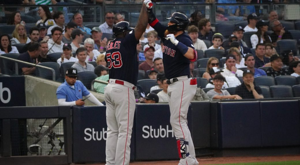 Hernandez lifts Red Sox over Yankees in 10 innings to take series