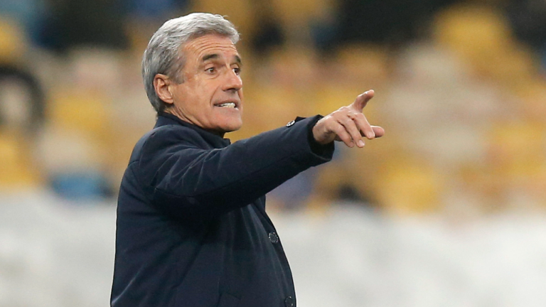 Shakhtar's head coach Luis Castro gives instructions from the side line during the Europa League round of 32 second leg soccer match between Shakhtar Donetsk and Maccabi Tel Aviv at the Olimpiyskiy Stadium in Kyiv, Ukraine, Thursday, Feb. 25, 2021. (AP)