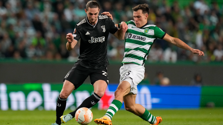 Juventus' Adrien Rabiot, left, fights for the ball with Sporting's Manuel Ugarte during the Europa League quarter final second leg soccer match between Sporting CP and Juventus at the Alvalade stadium in Lisbon, Thursday, April 20, 2023. (AP)