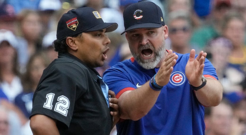 Cubs manager David Ross rips umpire, criticizes decision to close roof in Milwaukee