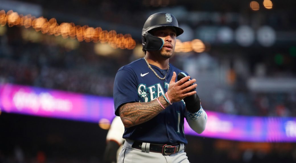 Rodriguez delivers in four-run ninth against All Star closer Doval as Mariners beat Giants
