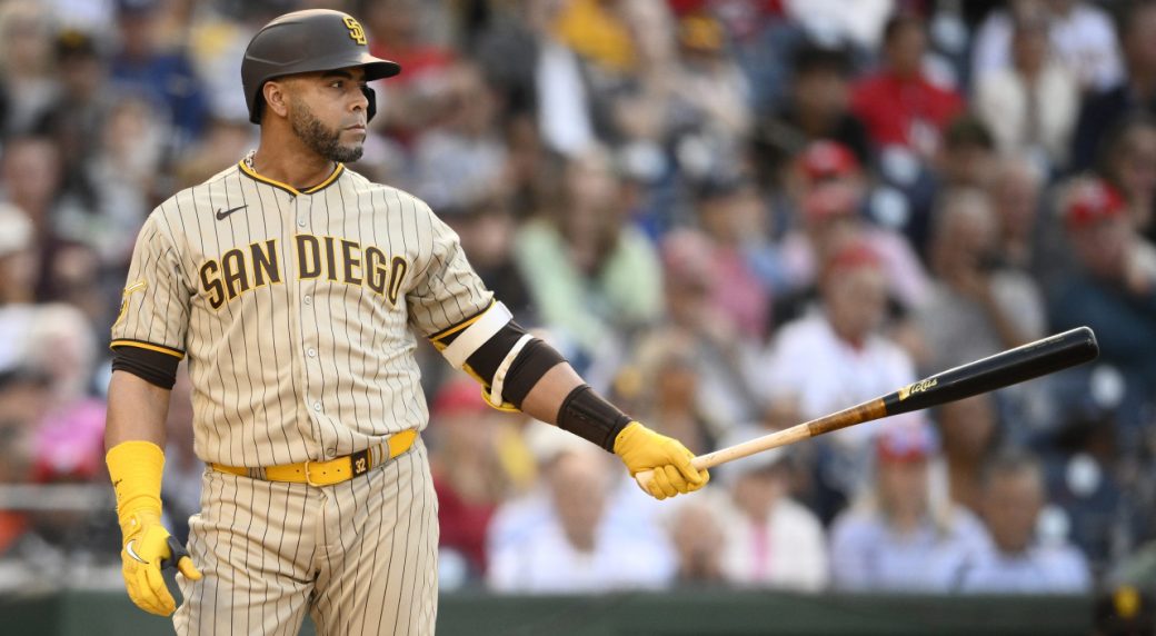 Blue Jays showing interest in veteran Nelson Cruz