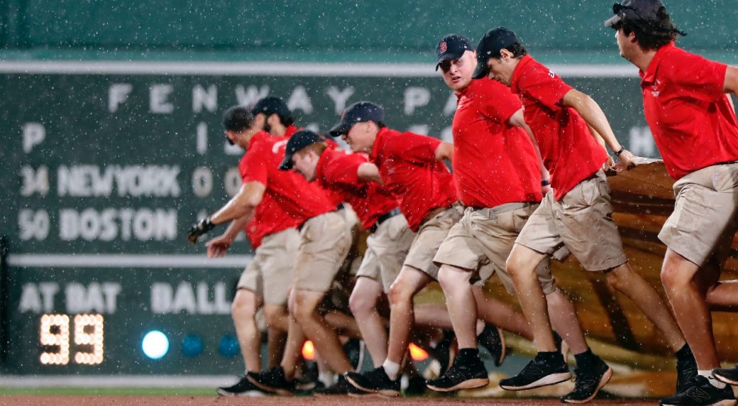 Red Sox and Mets have game suspended by rain with New York leading in the fourth
