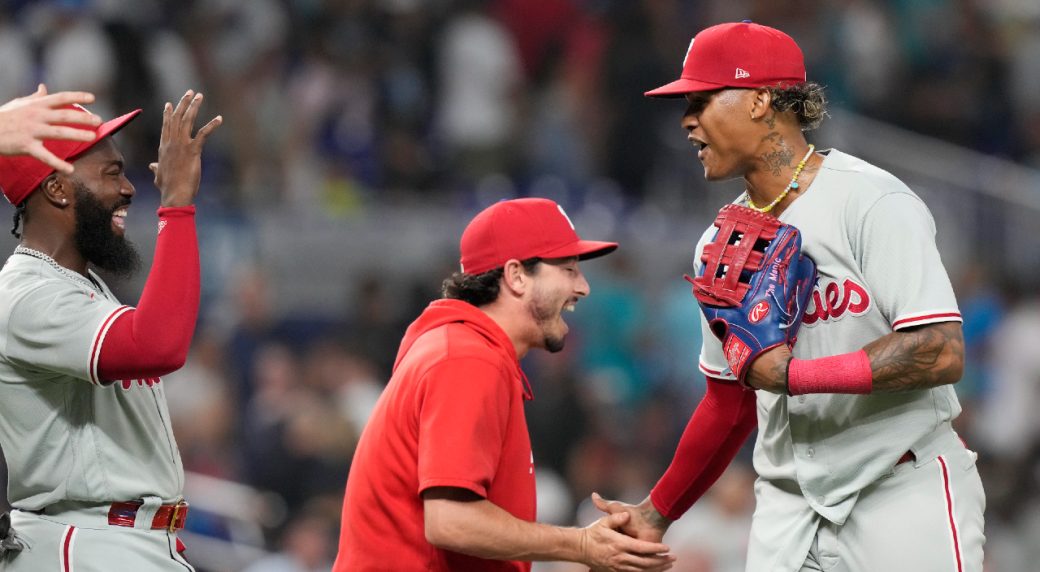 MLB Roundup: Phillies top Marlins, tie franchise record with 13th straight road win