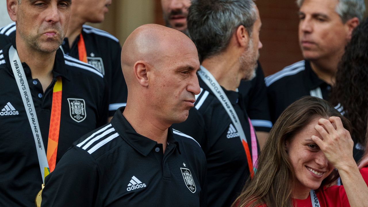 Spains Rubiales refuses to resign despite kissing a player on lips at Womens World