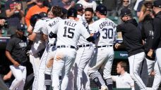MLB Roundup: Yankees lose to Tigers on Torres’ extra-innings throwing error