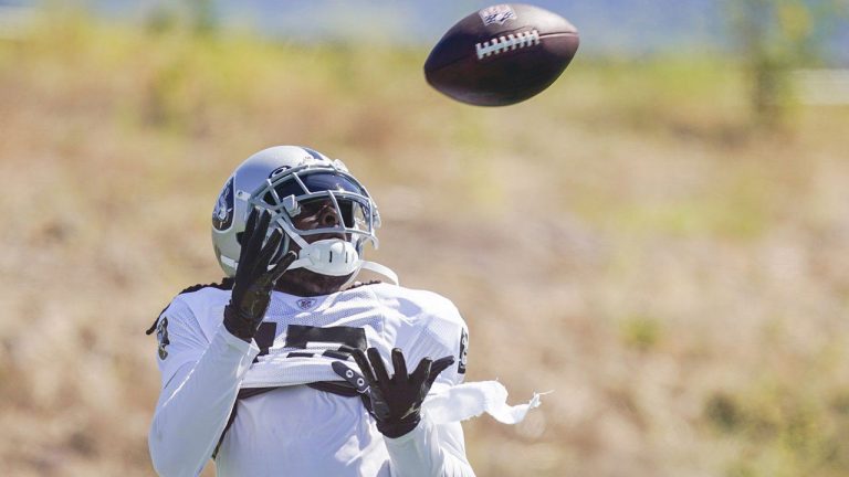 Las Vegas Raiders wide receiver Davante Adams participates in a drill against Los Angeles Rams cornerback Robert Rochell (8) during a joint NFL football practice. (Ryan Sun/AP)
