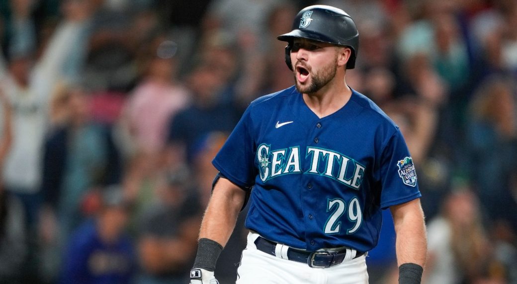 Crawford walks off Rangers in 9th as Mariners boost playoff hopes - Seattle  Sports