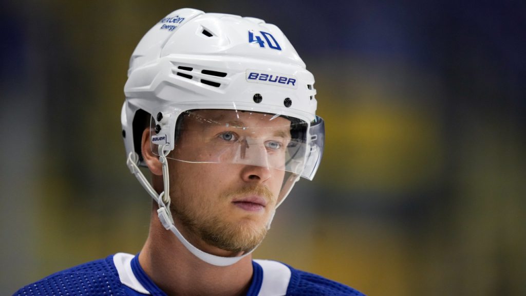 Canucks' Pettersson shows off new haircut promoting business