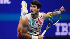 Alcaraz averts an early challenge from Zverev to return to U.S. Open semifinals