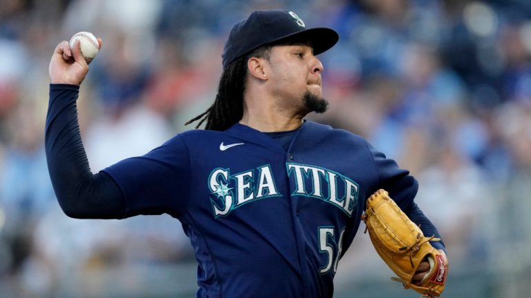 Seattle Mariners starting pitcher Luis Castillo throws during the first inning of a baseball game against the Kansas City Royals Wednesday, Aug. 16, 2023, in Kansas City, Mo. (AP Photo/Charlie Riedel) 
