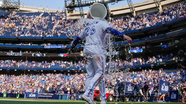 Matt Chapman's walk-off RBI helps Blue Jays reclaim Wild Card spot