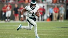 Hurts carries Eagles over Buccaneers, Philadelphia starts 3-0