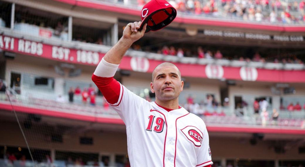 Votto says he’ll wait to ponder his future till the Reds’ season ends